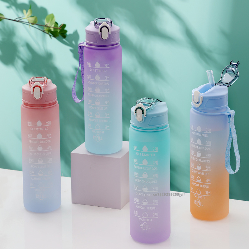 モチベーションを高めるスポーツウォーターボトル、ストロー付き - Smart Water Bottle Tracker のレビューと価格